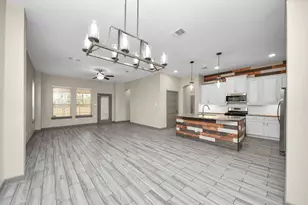 211 Pleasant Hl Wy, Conroe, TX 77304 - Photo 19