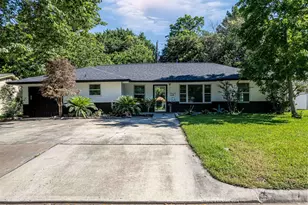 608 W Lobit St, Baytown, TX 77520 - Photo 5