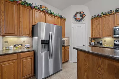 738 Oak Ridge Grove Circle, Oak Ridge North, TX 77386 - Photo 9