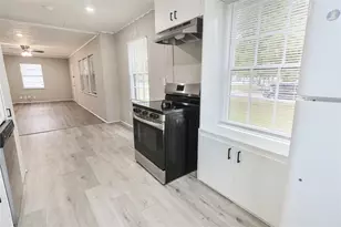 1106 12th 1/2 Street N, Texas City, TX 77590 - Photo 5