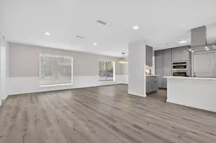 202 Oak Hollow St, Conroe, TX 77301 - Photo 9