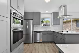 202 Oak Hollow St, Conroe, TX 77301 - Photo 7