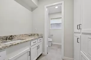 202 Oak Hollow St, Conroe, TX 77301 - Photo 17