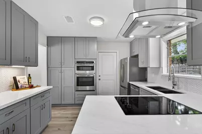 202 Oak Hollow Street, Conroe, TX 77301 - Photo 3