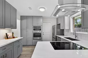 202 Oak Hollow St, Conroe, TX 77301 - Photo 3