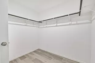 3930 Hawaiian Ct, Baytown, TX 77521 - Photo 17