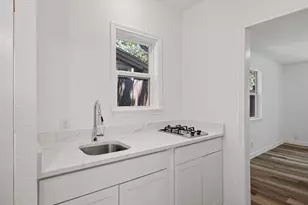 512 Vickers Ave, San Antonio, TX 78211 - Photo 17