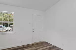 512 Vickers Ave, San Antonio, TX 78211 - Photo 9