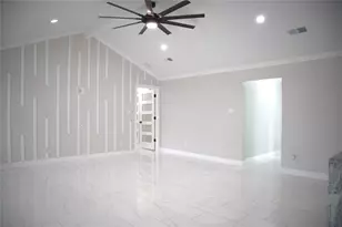 10203 Huntington Way Dr, Houston, TX 77099 - Photo 3