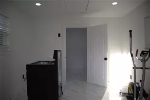 10203 Huntington Way Dr, Houston, TX 77099 - Photo 15