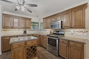 10985 Woods Ln, Cleveland, TX 77328 - Photo 15