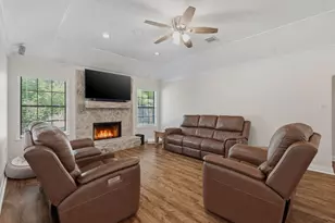 10985 Woods Ln, Cleveland, TX 77328 - Photo 9