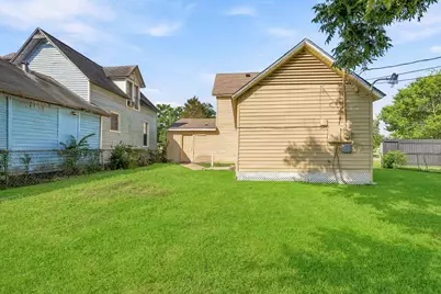 405 S 3rd Street, La Porte, TX 77571 - Photo 11