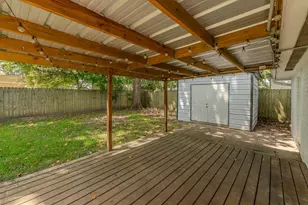 135 W Barkley St, Sour Lake, TX 77659 - Photo 25