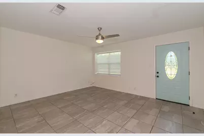 135 W Barkley Street, Sour Lake, TX 77659 - Photo 7