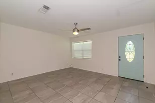 135 W Barkley St, Sour Lake, TX 77659 - Photo 7