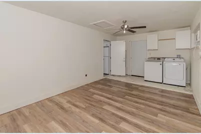 135 W Barkley Street, Sour Lake, TX 77659 - Photo 11