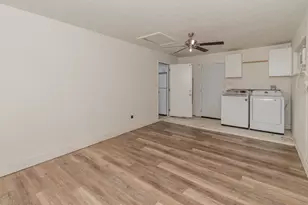 135 W Barkley St, Sour Lake, TX 77659 - Photo 11