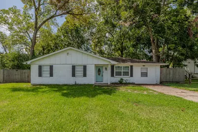 135 W Barkley Street, Sour Lake, TX 77659 - Photo 1