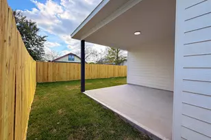 103 E Lobit Ave, Baytown, TX 77520 - Photo 17