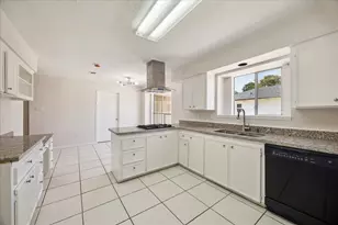 7618 Bankside Dr, Houston, TX 77071 - Photo 3