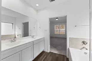 544 Newcomb Holw Dr, Conroe, TX 77304 - Photo 17