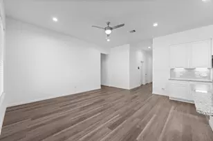 544 Newcomb Holw Dr, Conroe, TX 77304 - Photo 11