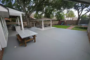 9726 New Kent Dr, Sugar Land, TX 77498 - Photo 23