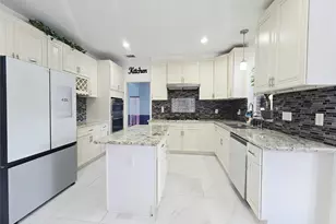9726 New Kent Dr, Sugar Land, TX 77498 - Photo 7
