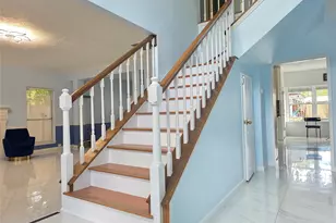 9726 New Kent Dr, Sugar Land, TX 77498 - Photo 3