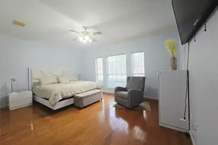 9726 New Kent Dr, Sugar Land, TX 77498 - Photo 9