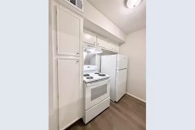 321 E Cedar Street #9, Angleton, TX 77515 - Photo 9
