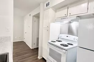 321 E Cedar St, Angleton, TX 77515 - Photo 11