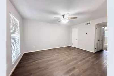 321 E Cedar Street #9, Angleton, TX 77515 - Photo 5