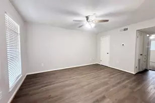 321 E Cedar St, Angleton, TX 77515 - Photo 5