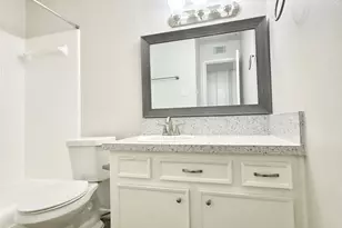 321 E Cedar St, Angleton, TX 77515 - Photo 15