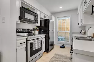 4200 Watson St, Houston, TX 77009 - Photo 9