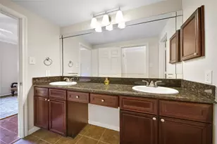 2255 Braeswood Park Dr, Houston, TX 77030 - Photo 15