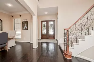 2015 Shadow Bend Dr, Sugar Land, TX 77479 - Photo 11