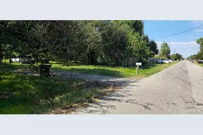 730 13th Street, Dickinson, TX 77539 - Photo 13