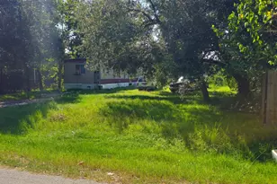 730 13th St, Dickinson, TX 77539 - Photo 1