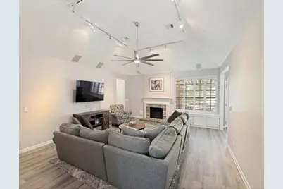 76 E Stony End Place, The Woodlands, TX 77381 - Photo 5