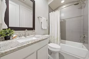 1360 W 25th St, Houston, TX 77008 - Photo 31