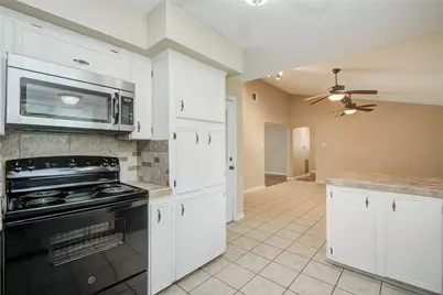 433 Southern Oaks Drive, Lake Jackson, TX 77566 - Photo 15