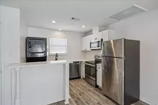 2610 Cochran St, Houston, TX 77009 - Photo 9