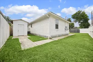 2610 Cochran St, Houston, TX 77009 - Photo 15
