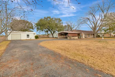 1840 Loop 522, Ganado, TX 77962 - Photo 5
