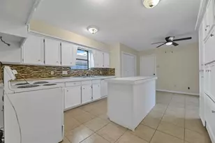 9842 Pinehurst St, Baytown, TX 77521 - Photo 11