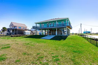 1040 N Gayle Street, Gilchrist, TX 77617 - Photo 17