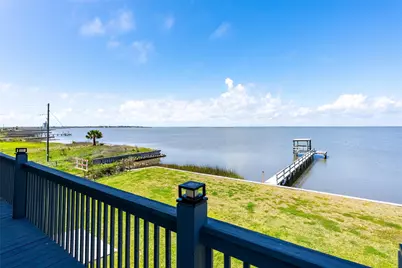 1040 N Gayle Street, Gilchrist, TX 77617 - Photo 7